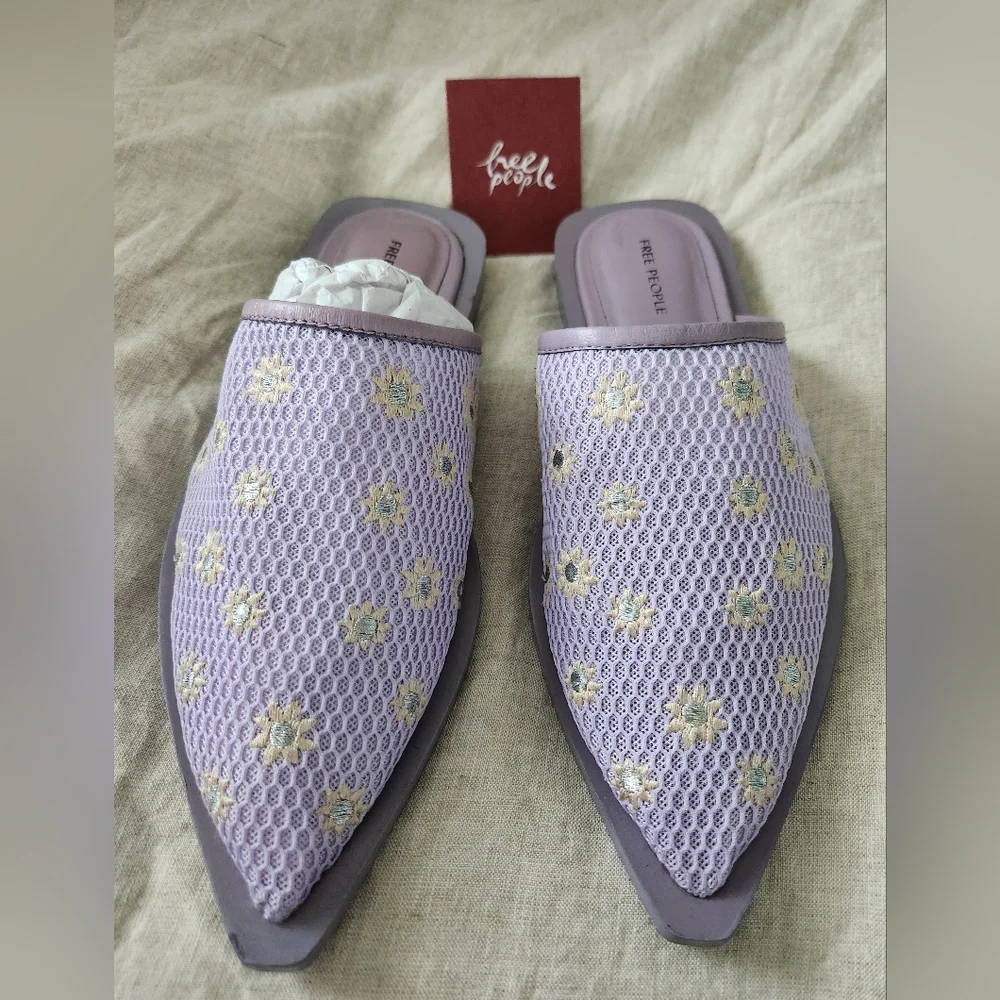 NWT FREE PEOPLE Becky Daisy Pointed Toe Mule Lavender Embroidered W 7.5 - Picture 2 of 4